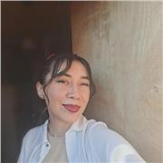 Profesora de inglés con experiencia enseñando a adolescentes y adultos